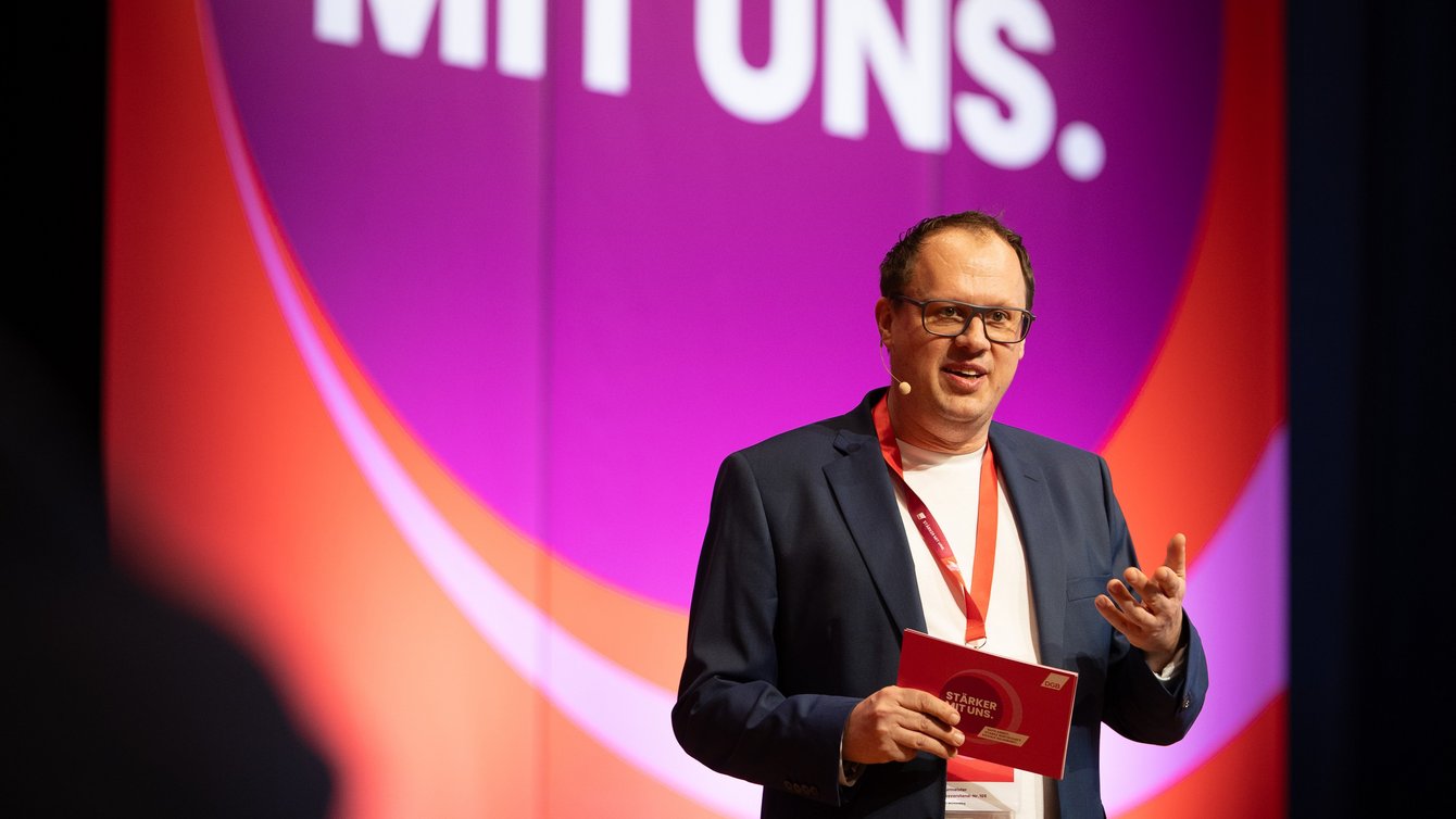 Das Bild zeigt den Vorsitzenden des DGB Baden-Württembergs 